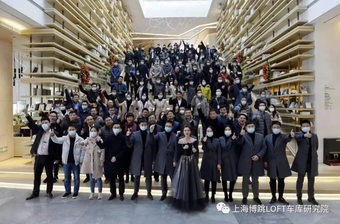 贵港全国一百多人在华侨城汉口道6号参观研讨LOFT专利车库技术！